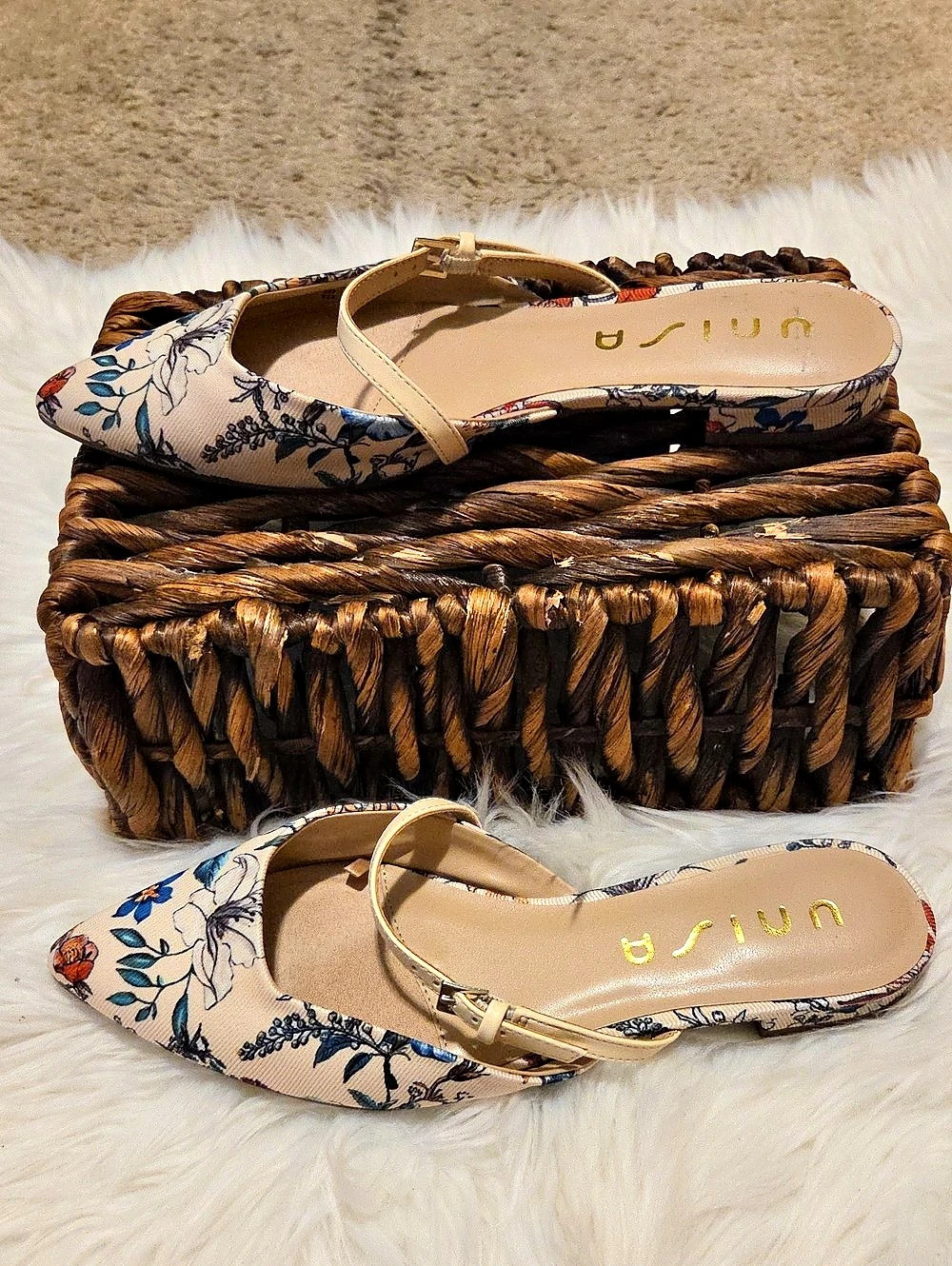 Unisa Floral Thong Sandals in Beige & Blue Like New